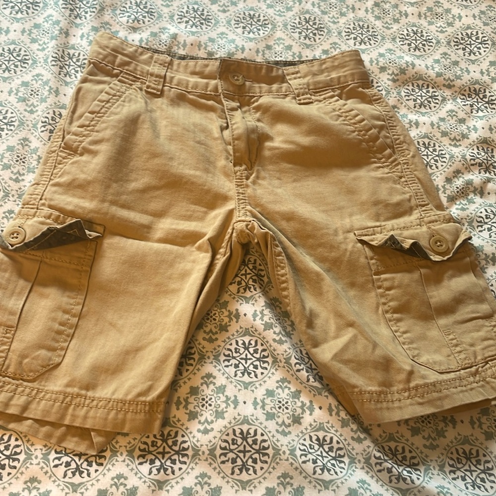 Levi’s boys size 7 khaki cargo shorts